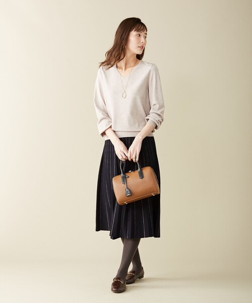 J.PRESS(ジェイプレス)の「【新色追加】ウールを含まないPRINCE Vネックニット(ニット/セーター・レディース・ブラック系/ブラウン系/黄土色系/ふじ色系/シルバー系/スモーキーグリーン系・T13/T15)」の7枚目の写真