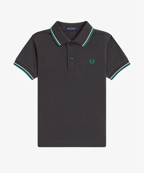 FRED PERRY（フレッドペリー）の「Kids Twin Tipped Fred Perry Shirt／キッズ ツインティップラインポロシャツ（ポロシャツ・キッズ・ブルー/グリーン系その他2/レッド/ネイビー/グレー/ピンク/ブルーグラス/ブラック×ホワイト/イエロー×ブラック/ブラック/セージグリーン/ブラック系その他/レッド系その他/サックスブルー/パープル/グリーン/ダークグレー/ネイビー×ホワイト/ブラック×イエロー/グレイッシュブルー/ゴールド/カーキ/ホワイト/ブルー系その他2/ブラック×ブルー/ライトブルー/オリーブ/グレー系その他2/ホワイト系その他/ブラック系その他2/チャコールグレー/グレイッシュベージュ/ネイビー系/グリーン系その他3/ブルー系その他3/ホワイト系その他2/ブルー系その他4/ネイビー系1/ブラック系その他3/ブルー系その他5/ブルー系その他6/ホワイト系その他3/ネイビー系3/グレー系その他4/オートミール/モスグリーン/ベージュ/ブルー系/ブルー系1/グリーン系その他5/ピンク系1/ネイビー系4/グリーン系その他4/ライトベージュ/グリーン系その他6/ホワイト系その他4/ブルー系2/サックスブルー系/ミント/ベージュ系その他/レッド系その他2/ブルー系3/ホワイト系その他5/グレー系その他5/ブルー系4/オレンジ・6-7/8-9/2-3/4-5）」の19枚目の写真