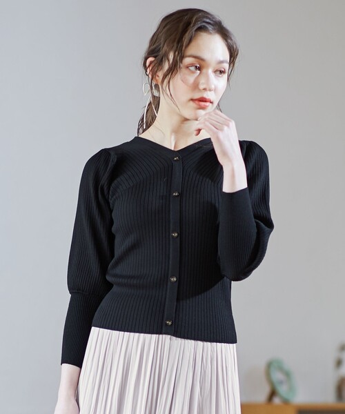 Feroux（フェルゥ）の「【前後着用可】RIBデザインパフ ニット（ニット/セーター・レディース・ベージュ系/ブラック系/ライラック系・2）」の2枚目の写真