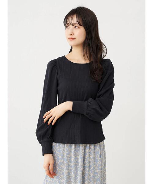 earth music&ecology（アースミュージックアンドエコロジー）の「チェーン柄リブパワーショルダープルオーバー ＊（Tシャツ/カットソー・レディース・オフホワイト/ピンクベージュ/ライトベージュ/ブラック・FREE）」の6枚目の写真