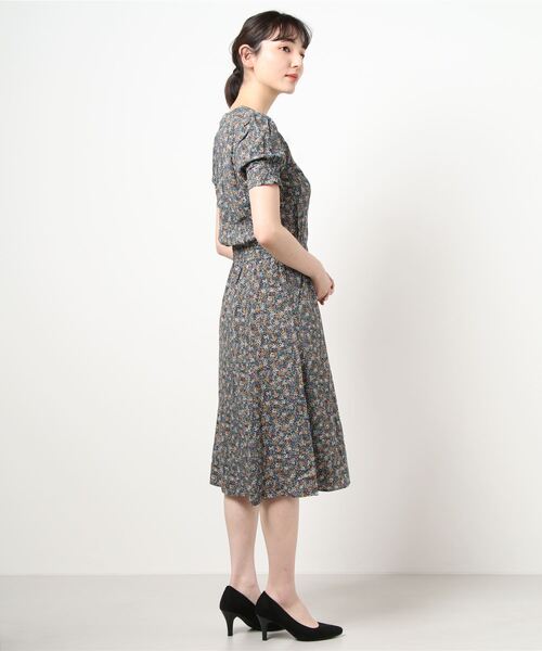 Sessun(セッスン)の「【SESSUN】ミディ丈花柄ワンピ-ス(ワンピース・レディース・モスグリーン・2)」の2枚目の写真