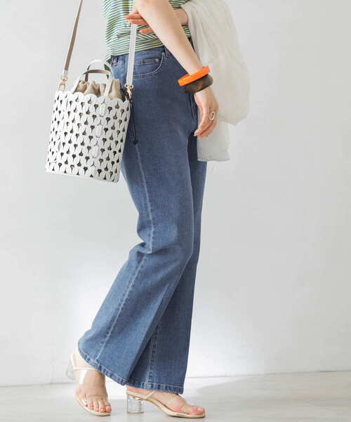 URBAN RESEARCH（アーバンリサーチ）の「ハイウエストストレートデニムパンツ（デニムパンツ・レディース・ライトブルー/インディゴブルー/アイボリー・38/36）」の2枚目の写真