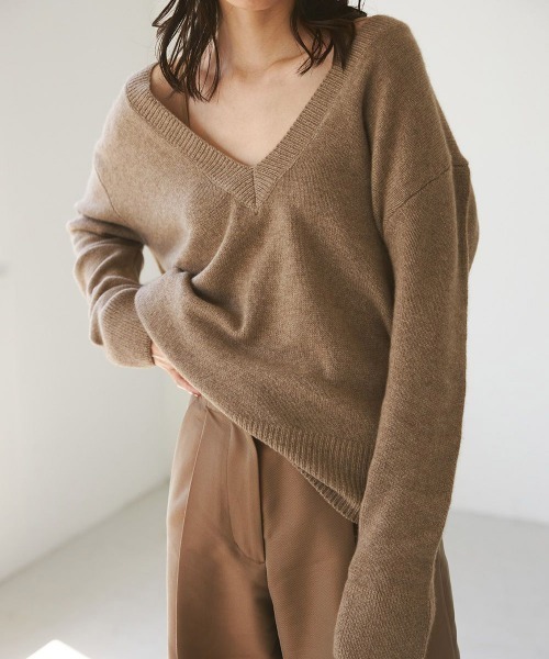 TODAYFUL（トゥデイフル）の「【TODAYFUL(トゥデイフル)】Vネックカシミヤニット 12120518（ニット/セーター・レディース・ブラウン/グレー・FREE）」の2枚目の写真