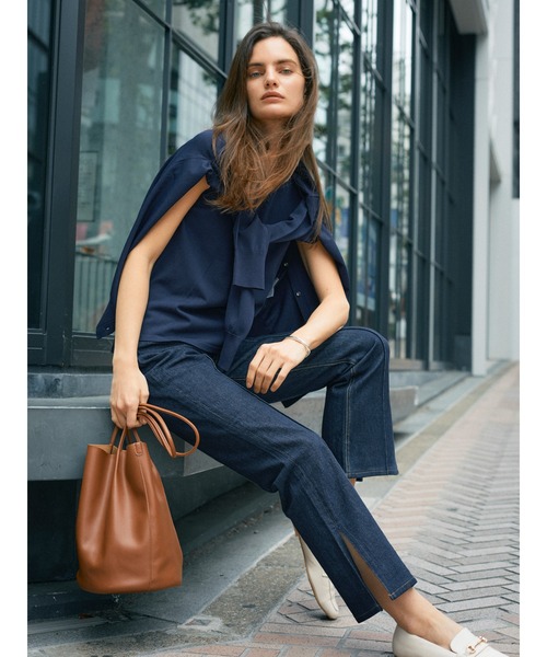 koe（コエ）の「サイドスリットフレアデニムパンツ*（デニムパンツ・レディース・ワンウォッシュ/ライトインディゴブルー・M/S/L）」の7枚目の写真