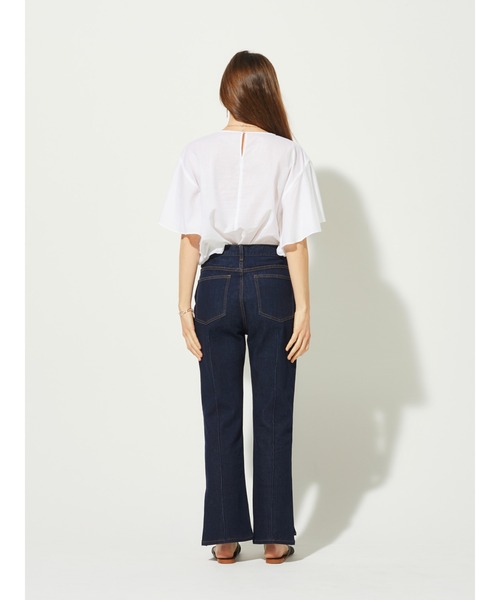 koe（コエ）の「サイドスリットフレアデニムパンツ*（デニムパンツ・レディース・ワンウォッシュ/ライトインディゴブルー・M/S/L）」の4枚目の写真