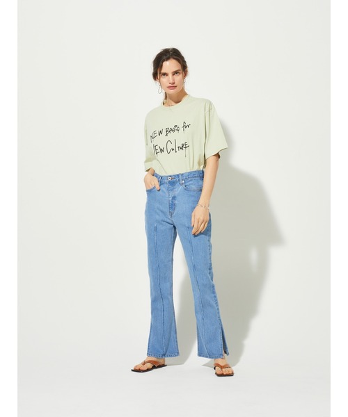 koe（コエ）の「サイドスリットフレアデニムパンツ*（デニムパンツ・レディース・ワンウォッシュ/ライトインディゴブルー・M/S/L）」の3枚目の写真