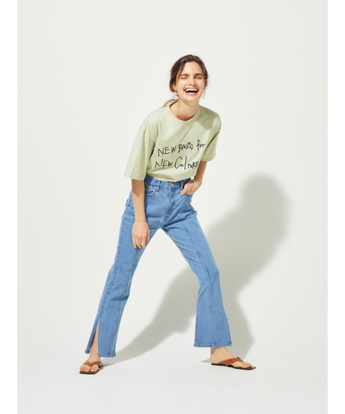 koe（コエ）の「サイドスリットフレアデニムパンツ*（デニムパンツ・レディース・ワンウォッシュ/ライトインディゴブルー・M/S/L）」の19枚目の写真