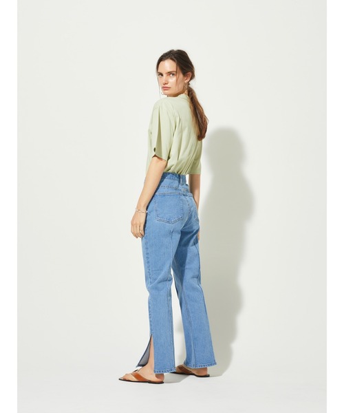 koe（コエ）の「サイドスリットフレアデニムパンツ*（デニムパンツ・レディース・ワンウォッシュ/ライトインディゴブルー・M/S/L）」の11枚目の写真