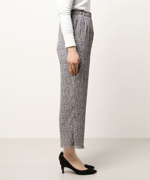 ehka sopo(エヘカソポ)の「花柄プリーツパンツ(その他パンツ・レディース・キナリ/ブラック/サックスブルー・フリ-)」の4枚目の写真