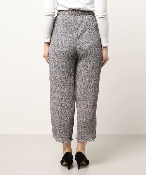 ehka sopo(エヘカソポ)の「花柄プリーツパンツ(その他パンツ・レディース・キナリ/ブラック/サックスブルー・フリ-)」の5枚目の写真