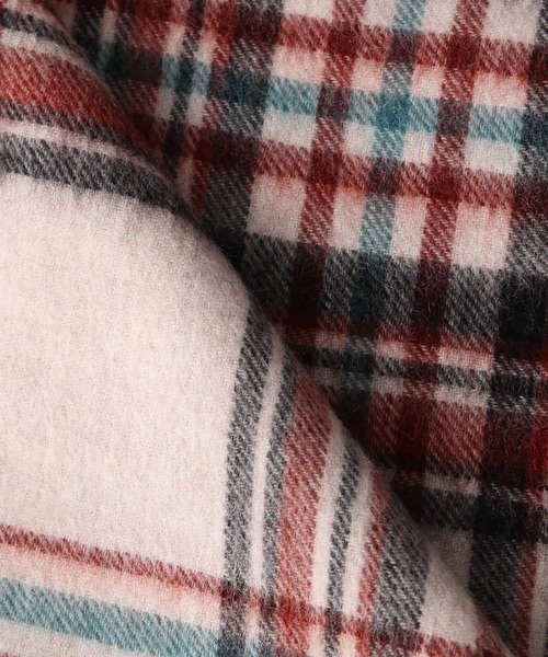 A part by（アパートバイ）の「カシミヤWチェックストール　953289（ストール/ショール・レディース・アイボリー/ブラック・FREE）」の3枚目の写真