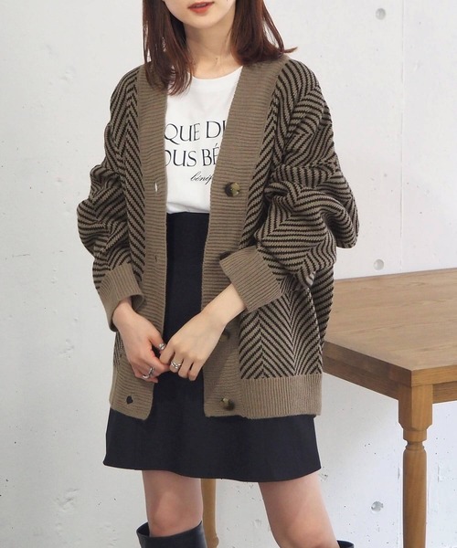 tiptop(ティップトップ)の「ヘリンボーンVネックBIGカーディガン(カーディガン/ボレロ・レディース・ブラック/ブラウン/アイボリー/ダークブラウン・FREE)」の21枚目の写真