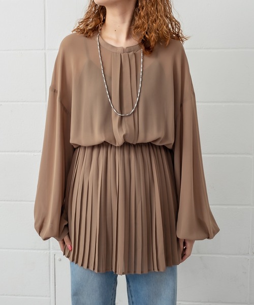 mystic（ミスティック）の「ジョーゼットプリーツチュニック（シャツ/ブラウス・レディース・チャコールグレー/オフホワイト/キャメル・FREE）」の6枚目の写真