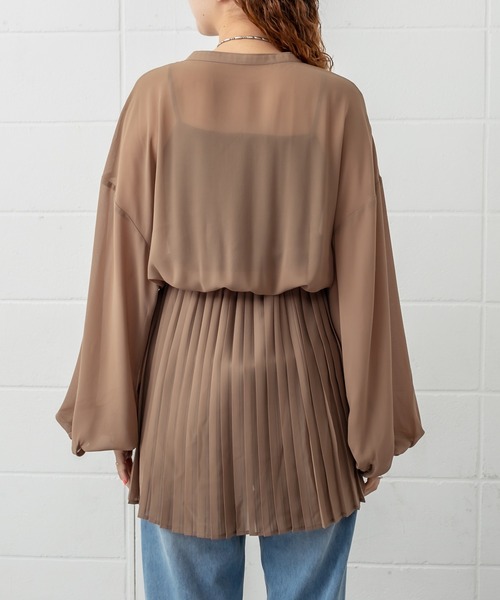 mystic（ミスティック）の「ジョーゼットプリーツチュニック（シャツ/ブラウス・レディース・チャコールグレー/オフホワイト/キャメル・FREE）」の8枚目の写真