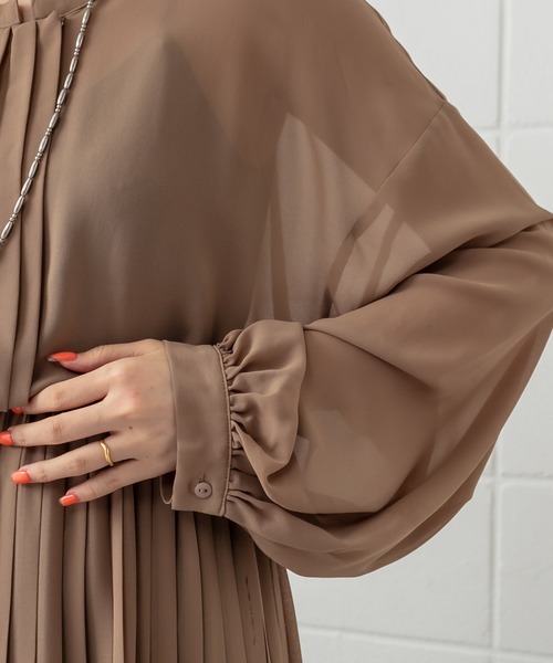 mystic（ミスティック）の「ジョーゼットプリーツチュニック（シャツ/ブラウス・レディース・チャコールグレー/オフホワイト/キャメル・FREE）」の11枚目の写真