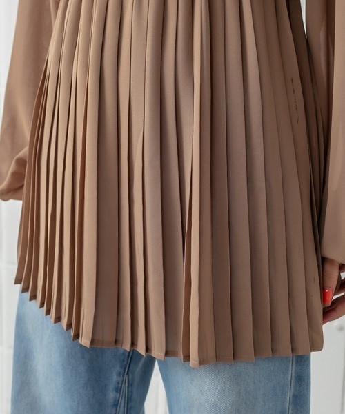 mystic（ミスティック）の「ジョーゼットプリーツチュニック（シャツ/ブラウス・レディース・チャコールグレー/オフホワイト/キャメル・FREE）」の12枚目の写真