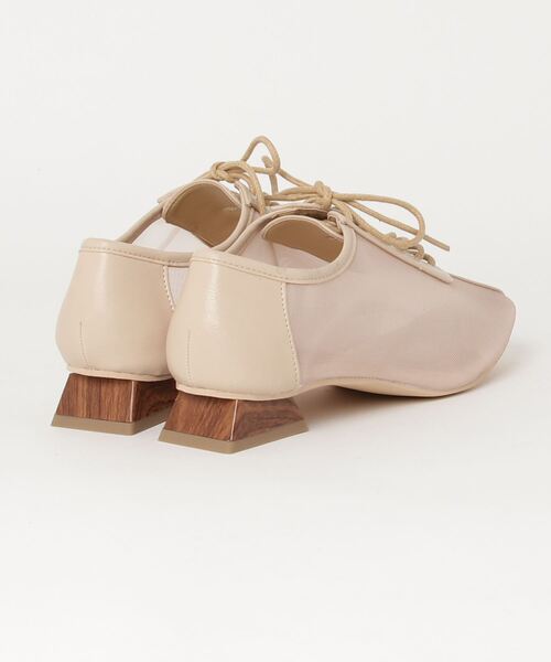 minia(ミニア)の「minia / チュール×PUコンビのレースアップシューズ(ドレスシューズ・レディース・ベージュ/ブラック・L/M/LL/S)」の3枚目の写真