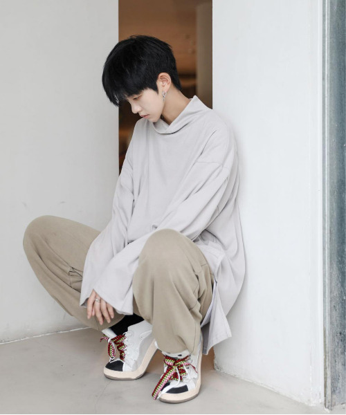 neos（ネオス）の「【neos -addictive design-】ビックシルエット モックネック ロングスリーブ カットソー（Tシャツ/カットソー・メンズ・モカ/ブラック/ライトグレー・MEDIUM/LARGE）」の20枚目の写真