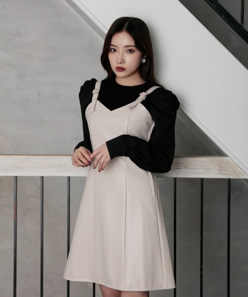 ANDGEEBEE（アンジービー）の「フェイクレザージャンスカ（ジャンパースカート・レディース・ベージュ/ブラック・MEDIUM）」の6枚目の写真