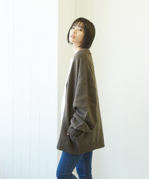 VIBGYOR(ヴィブジョー)の「【豊富なカラー展開】5GGV/N オーバーサイズカーディガン(BL)(カーディガン/ボレロ・レディース・チャコールグレー/ブラック/ブラウン/ベージュ/グリーン/ネイビー・MEDIUM/LARGE)」の15枚目の写真