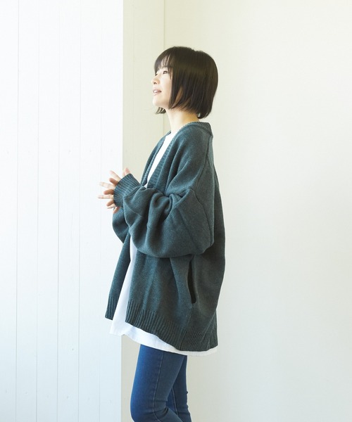 VIBGYOR(ヴィブジョー)の「【豊富なカラー展開】5GGV/N オーバーサイズカーディガン(BL)(カーディガン/ボレロ・レディース・チャコールグレー/ブラック/ブラウン/ベージュ/グリーン/ネイビー・MEDIUM/LARGE)」の16枚目の写真