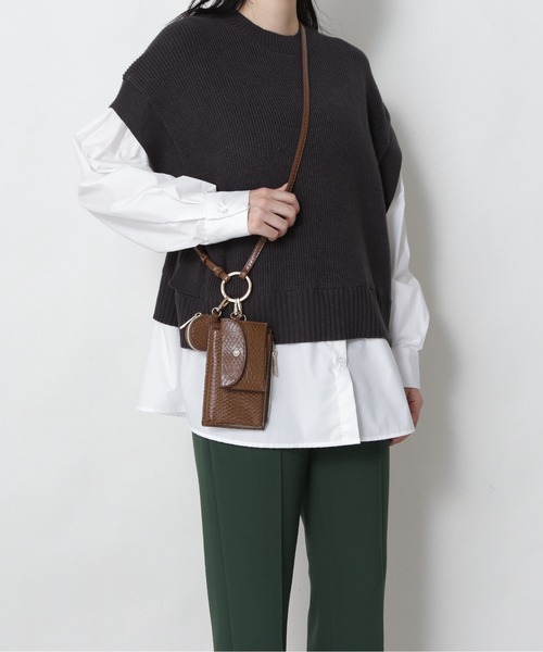 NATURAL BEAUTY BASIC(ナチュラルビューティーベーシック)の「トリプルガジェットポシェット(ショルダーバッグ・レディース・ブラウン/ライトグリーン/レッド・フリ-)」の1枚目の写真