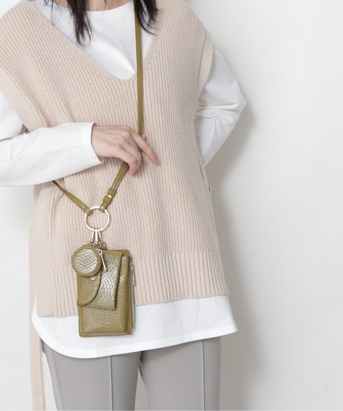 NATURAL BEAUTY BASIC(ナチュラルビューティーベーシック)の「トリプルガジェットポシェット(ショルダーバッグ・レディース・ブラウン/ライトグリーン/レッド・フリ-)」の2枚目の写真