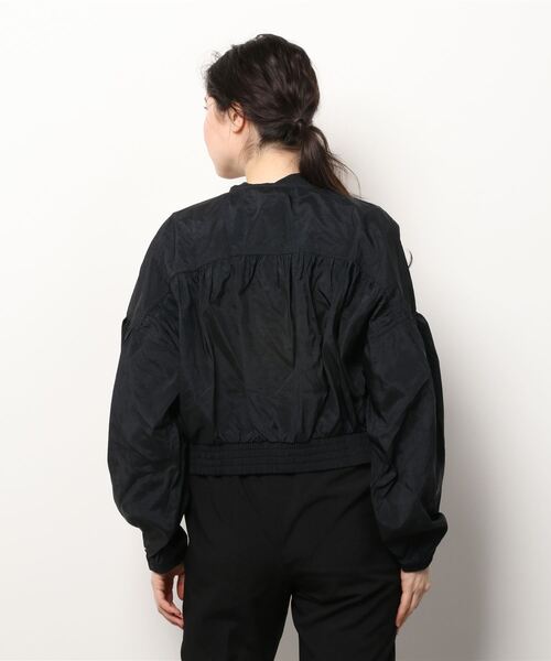 Reebok(リーボック)の「スタジオ シャイニー ファッション ジャケット / Studio Shiny Fashion Jacket(ナイロンジャケット・レディース・ブラック・SMALL/MEDIUM/LARGE/X-LARGE/XX-LARGE/X-SMALL)」の6枚目の写真