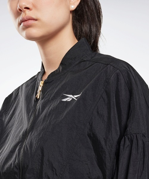 Reebok(リーボック)の「スタジオ シャイニー ファッション ジャケット / Studio Shiny Fashion Jacket(ナイロンジャケット・レディース・ブラック・SMALL/MEDIUM/LARGE/X-LARGE/XX-LARGE/X-SMALL)」の7枚目の写真