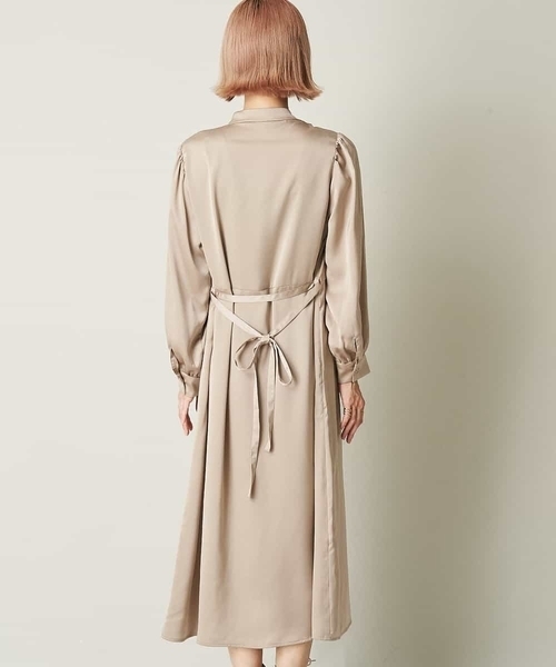 A de a.v.v(アードアー・ヴェ・ヴェ)の「ハイネックピンタック袖ボリュームワンピース(ワンピース・レディース・ブラック/ベージュ・38/36)」の12枚目の写真