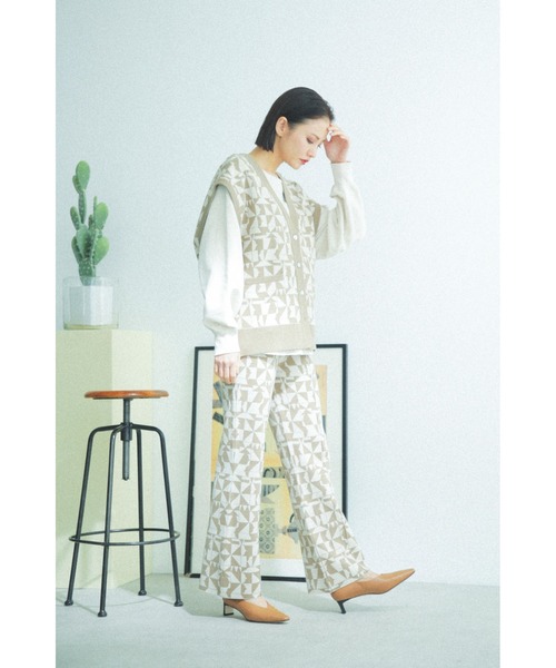 ROSE BUD(ローズバッド)の「ジャガードニットベスト(ベスト・レディース・ネイビー/ベージュ・ONE SIZE)」の5枚目の写真