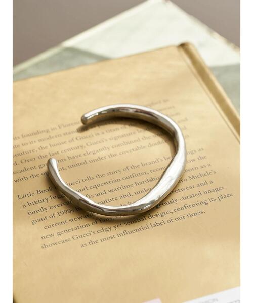 earth music&ecology(アースミュージックアンドエコロジー)の「ニュアンスラインバングル*(ブレスレット・レディース・シルバー/ゴールド・FREE)」の5枚目の写真