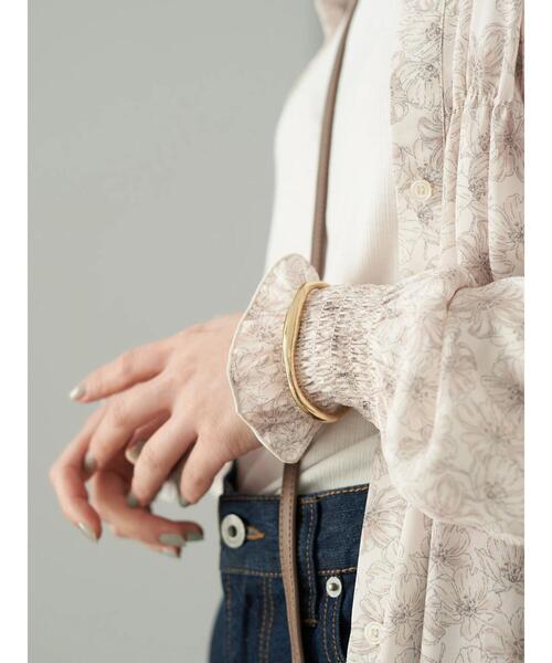 earth music&ecology(アースミュージックアンドエコロジー)の「ニュアンスラインバングル*(ブレスレット・レディース・シルバー/ゴールド・FREE)」の4枚目の写真