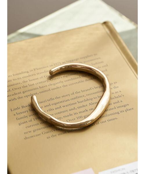 earth music&ecology(アースミュージックアンドエコロジー)の「ニュアンスラインバングル*(ブレスレット・レディース・シルバー/ゴールド・FREE)」の1枚目の写真