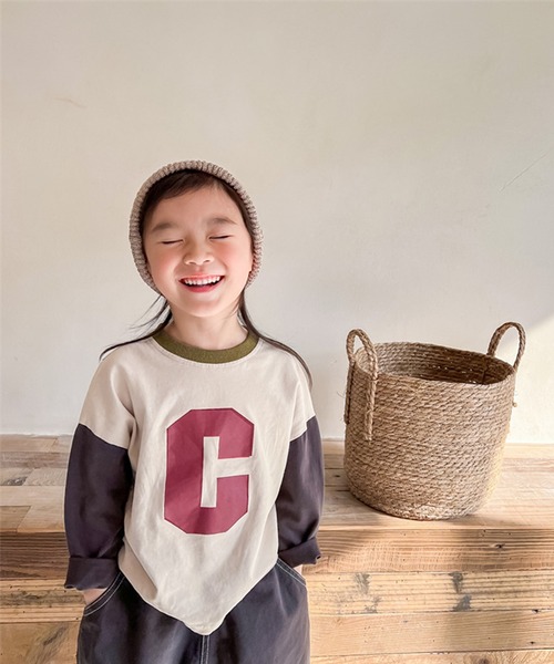 aimoha（アイモハ）の「aimoha-KIDS- 裾配色切り替えログプリントリンガーロングTEE（Tシャツ/カットソー・キッズ・ベージュ/ライトグレー・80/90/100/110/120/130）」の2枚目の写真