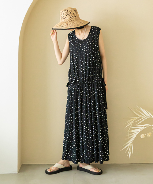 U by SPICK&SPAN(ユーバイスピックアンドスパン)の「ドットノースリワンピース(ワンピース・レディース・ブラック・FREE)」の6枚目の写真