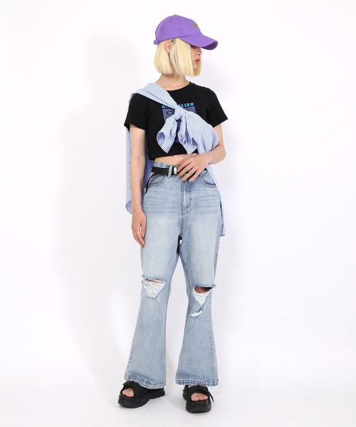 PUNYUS(プニュズ)の「ダメージフレアデニムパンツ(デニムパンツ・レディース・ライトブルー・1/2/3/4)」の4枚目の写真