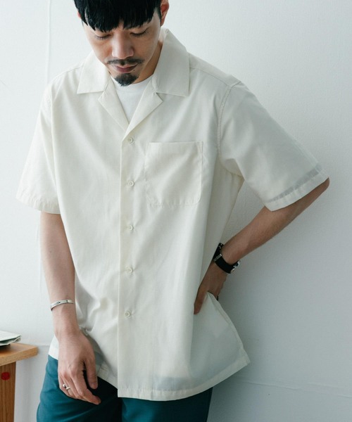 ITEMS URBANRESEARCH（アイテムズ アーバンリサーチ）の「『UR TECH Smart Linen Touch』EASYケアOPカラー半袖シャツ（シャツ/ブラウス・メンズ・ベージュ/ネイビー/オフホワイト/ブルー・MEDIUM/LARGE）」の2枚目の写真