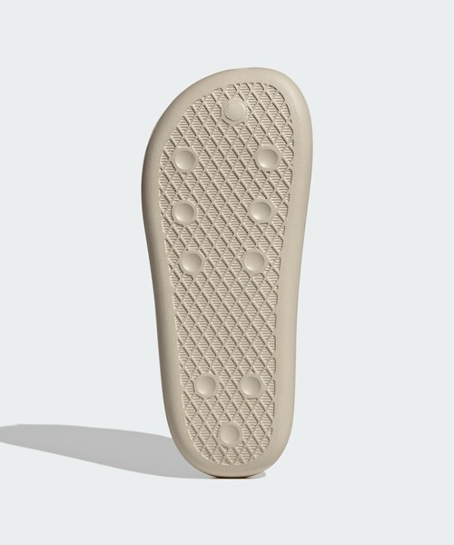 adidas(アディダス)の「アディレッタ Ayoon サンダル / Adilette Ayoon Slides / アディダスオリジナルス adidas Originals(サンダル・レディース・ブラック/ホワイト/ブラウン/ライトブラウン・23.5cm/28.5cm/24.5cm/27.5cm/26.5cm/22.5cm/25.5cm)」の15枚目の写真