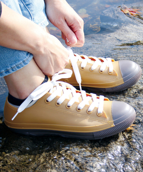 SPICE OF LIFE（スパイス オブ ライフ）の「【在庫限り】PVC レインスニーカー バイカラー ホワイト×グレー/ブルー×ホワイト（レインシューズ・レディース・ホワイト×グレー/ブルー/ブラウン・S/L/M）」の2枚目の写真