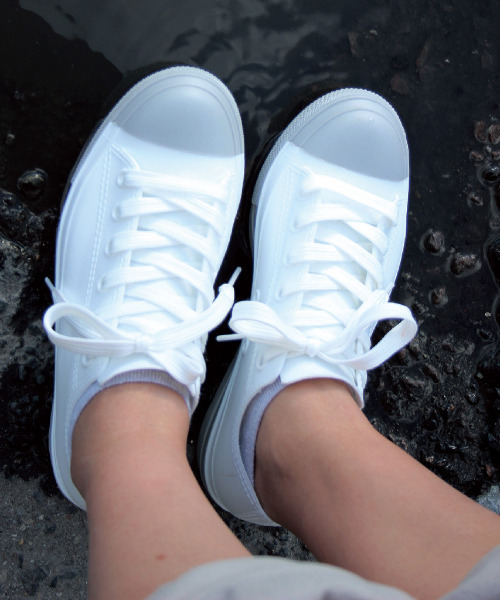 SPICE OF LIFE（スパイス オブ ライフ）の「【在庫限り】PVC レインスニーカー バイカラー ホワイト×グレー/ブルー×ホワイト（レインシューズ・レディース・ホワイト×グレー/ブルー/ブラウン・S/L/M）」の4枚目の写真