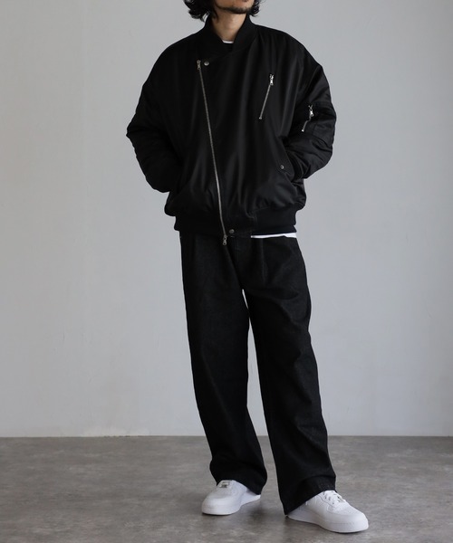 CREARE -LINO-(クレアーレリノ)の「オーバーサイズ ワイドスリーブ キルト中綿 ライダース MA-1<ユニセックス>(MA-1・メンズ・カーキ/ブラック・M/L)」の9枚目の写真