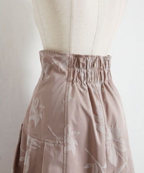 tocco closet（トッコ　クローゼット）の「フロッキーフラワーサイドタックドレープスカート（スカート・レディース・ベージュ/ブラック・M）」の22枚目の写真