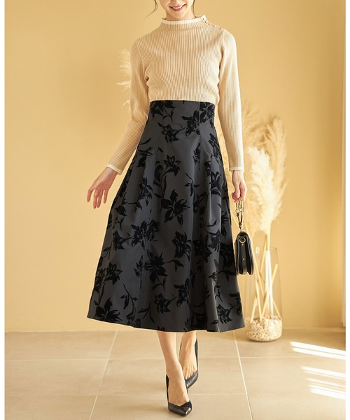 tocco closet（トッコ　クローゼット）の「フロッキーフラワーサイドタックドレープスカート（スカート・レディース・ベージュ/ブラック・M）」の10枚目の写真