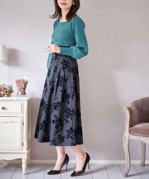 tocco closet（トッコ　クローゼット）の「フロッキーフラワーサイドタックドレープスカート（スカート・レディース・ベージュ/ブラック・M）」の7枚目の写真