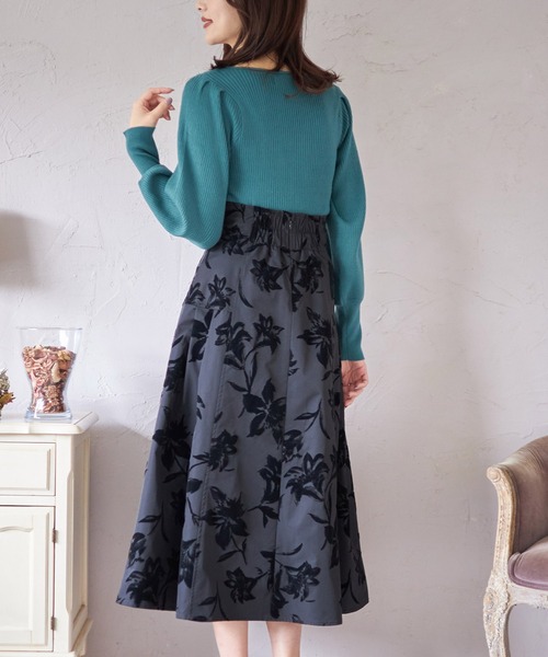 tocco closet（トッコ　クローゼット）の「フロッキーフラワーサイドタックドレープスカート（スカート・レディース・ベージュ/ブラック・M）」の8枚目の写真