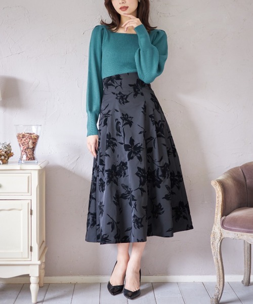 tocco closet（トッコ　クローゼット）の「フロッキーフラワーサイドタックドレープスカート（スカート・レディース・ベージュ/ブラック・M）」の5枚目の写真