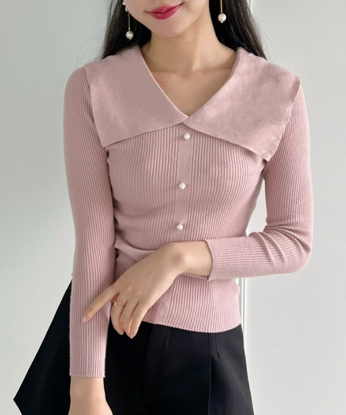 Loueme(ルエム)の「【23S/S 春夏新作】パールボタンデザインビッグカラートップス(ニット/セーター・レディース・ホワイト/ライトブルー/ブラック/ピンク・FREE)」の4枚目の写真