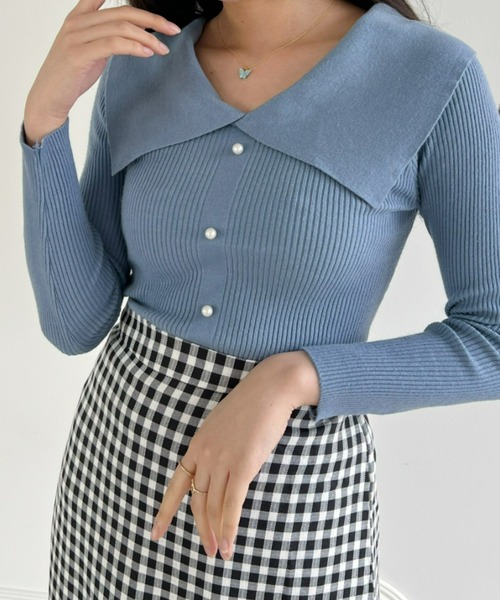 Loueme(ルエム)の「【23S/S 春夏新作】パールボタンデザインビッグカラートップス(ニット/セーター・レディース・ホワイト/ライトブルー/ブラック/ピンク・FREE)」の13枚目の写真