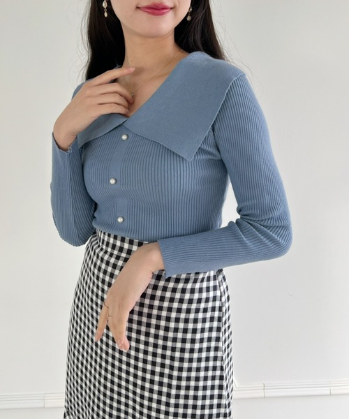 Loueme(ルエム)の「【23S/S 春夏新作】パールボタンデザインビッグカラートップス(ニット/セーター・レディース・ホワイト/ライトブルー/ブラック/ピンク・FREE)」の16枚目の写真